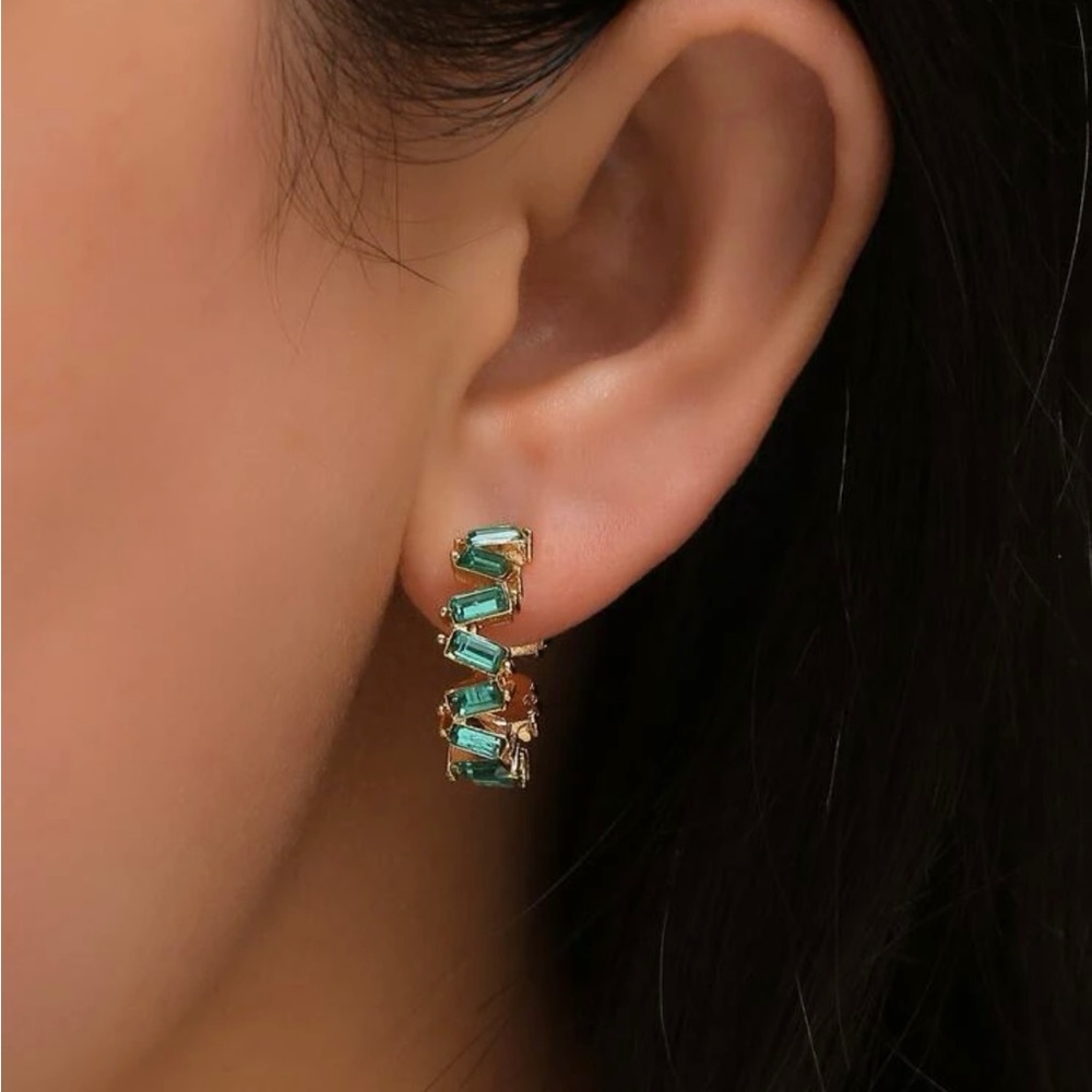 🎉HP🎉 Emerald Cuff Hoop Earrings - Picture 5 of 6